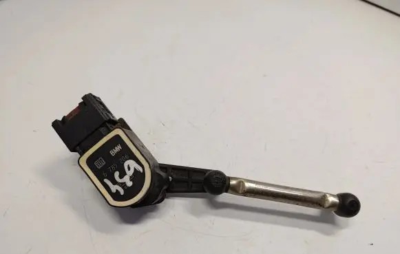 Headlight/headlamp level sensor