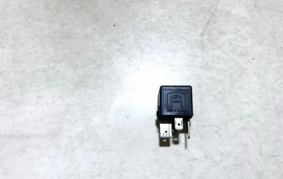 Volkswagen PASSAT B6 Other relay 1k0951253a v23134j52x430
