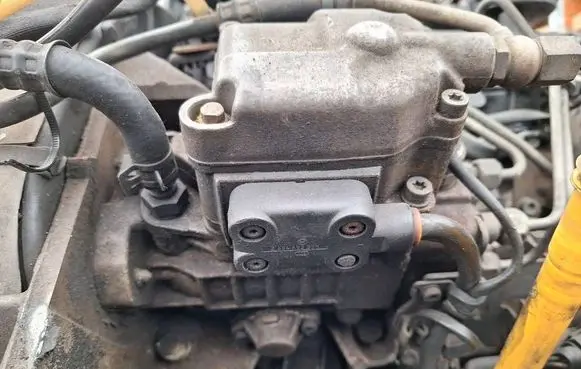Volkswagen Golf IV Fuel injection high pressure pump 02998194