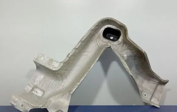 Renault Clio V Exhaust heat shield 747613641R