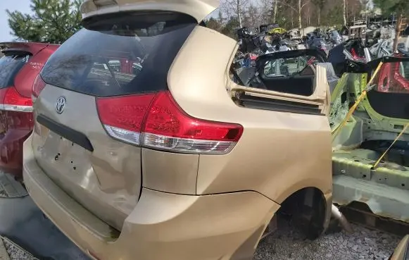 Toyota Sienna XL30 III Fender