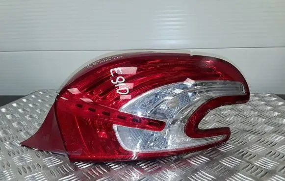 Peugeot 208 Rear/tail lights 967262838002