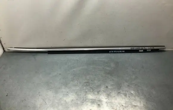 Audi A5 8T 8F Front door trim (molding) 8T0853283H