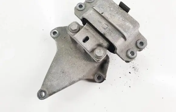 Volkswagen PASSAT B7 Engine mount vacuum valve 
