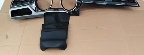 Volkswagen Touran III Panel trim 