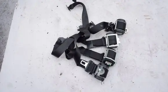 Opel Astra H Front seatbelt PASYBEZPIECZESTWA