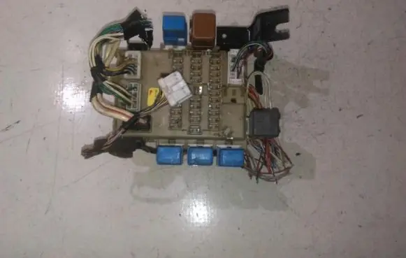 Nissan Primera Fuse box set 24350av700 0426021