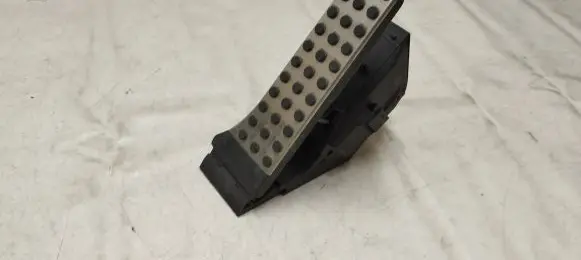 Mercedes-Benz GLC X253 C253 Accelerator throttle pedal A2533000104