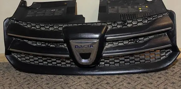 Dacia Sandero Front bumper upper radiator grill 1170261X