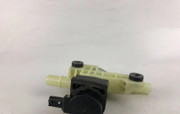 Volkswagen Golf VIII Fuel pressure regulator 5QF201549A