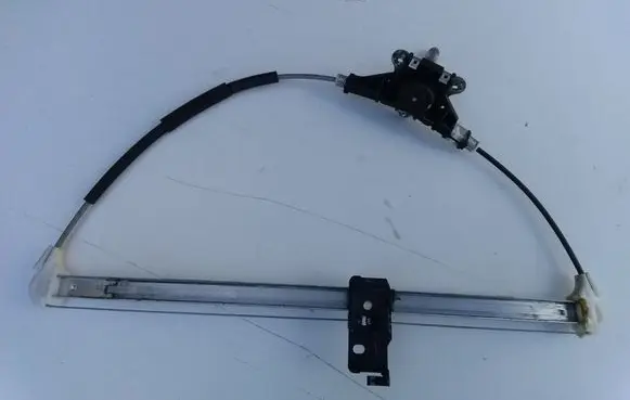 Rear door manual window regulator