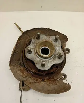 Nissan X-Trail T30 Rear wheel hub spindle/knuckle 