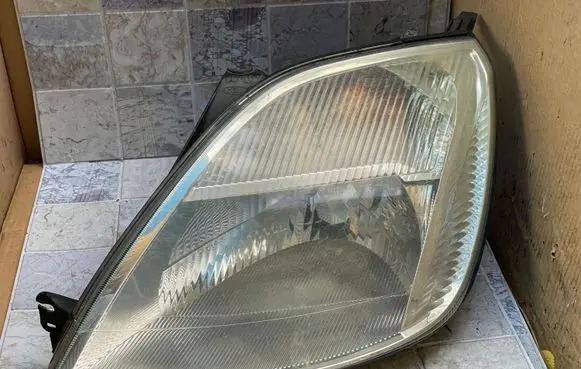 Ford Fiesta Headlight/headlamp