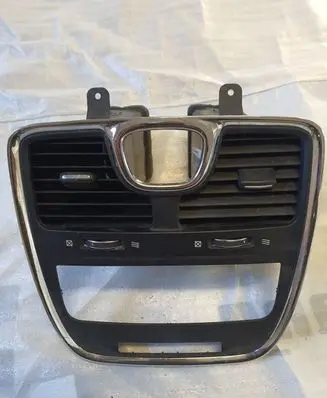 Chrysler Town & Country V Dash center air vent grill 1PE401X9AD P1PE401X9AD 1RB71DX9AC