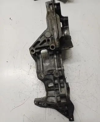 Volkswagen PASSAT B7 USA Generator/alternator bracket 04L903143DE