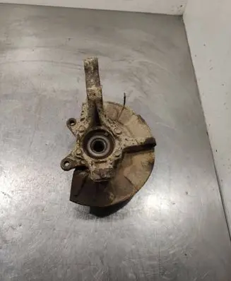 Suzuki Grand Vitara II Front wheel hub spindle knuckle