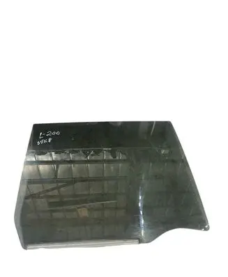 Mitsubishi L200 Rear side window