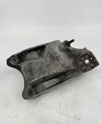 Engine mounting bracket