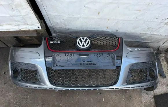 Volkswagen Golf V Front bumper