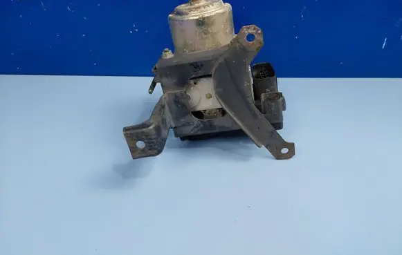 Mitsubishi Pajero Sport I ABS Pump 445104060
