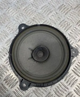 Nissan Juke I F15 Front door speaker 