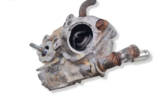 Honda Civic Thermostat/thermostat housing DSC2