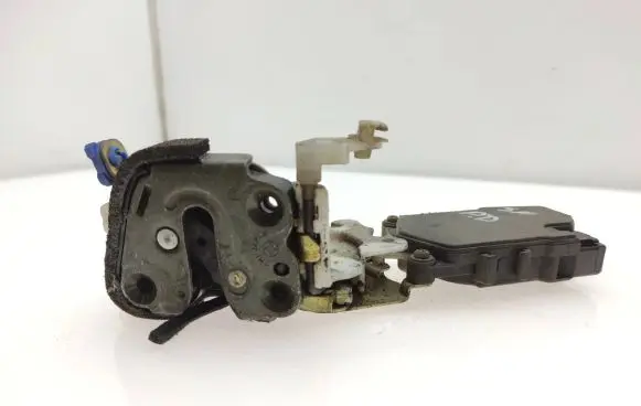 Subaru Forester SF Front door lock