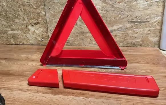 Volvo V70 Emergency warning sign 27R0303011