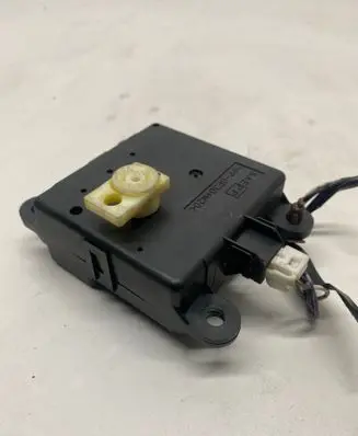 Nissan Qashqai Air flap motor/actuator 3K01030840 121026