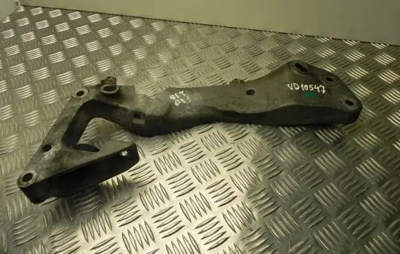 BMW 5 E60 E61 Engine mounting bracket 6769281 VD10547