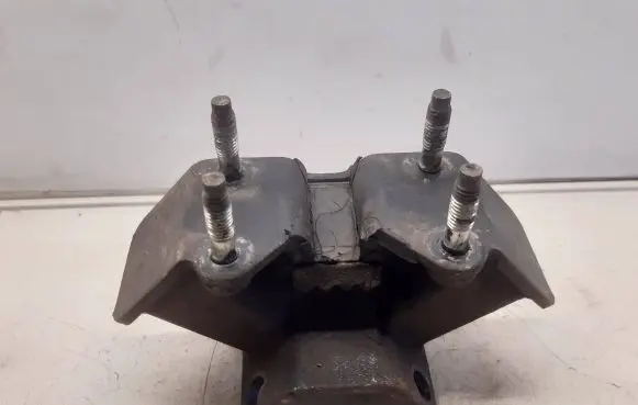 Lexus IS 220D-250-350 Gearbox mounting bracket 1237131090