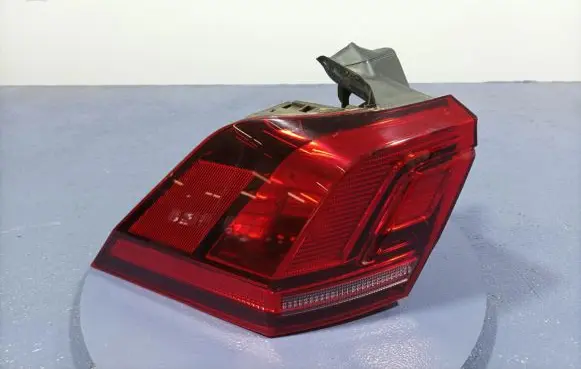 Volkswagen Tiguan Rear/tail lights 5NA945095C
