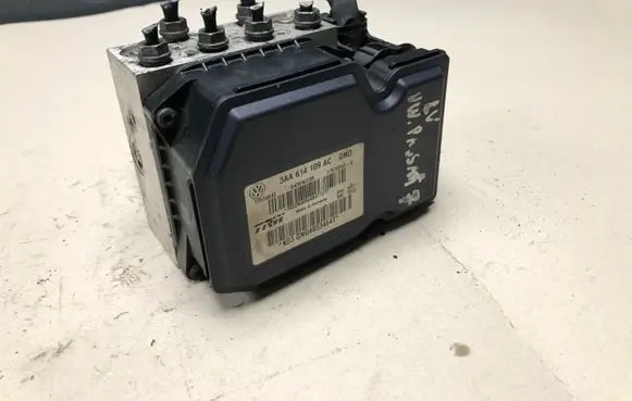 Volkswagen PASSAT B7 ABS Pump 3AA614109AC