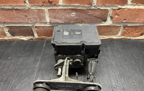 Mercedes-Benz C W204 ABS Pump A2044310512 A2045455232