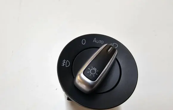 Volkswagen Tiguan Light switch 3C8941431E
