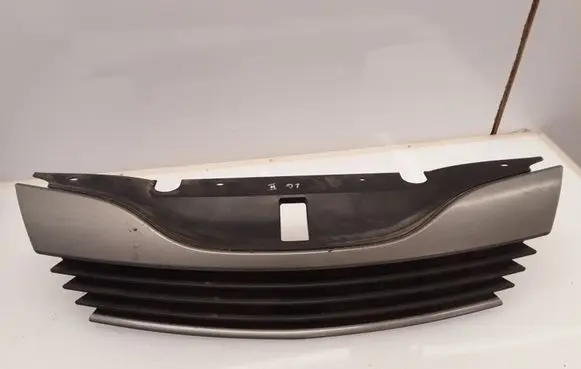 Renault Laguna II Front bumper upper radiator grill 8200012581