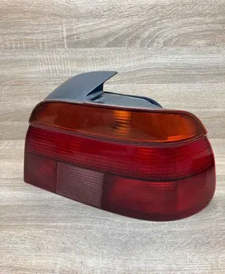 BMW 5 E39 Tailgate rear/tail lights 8358032 2VP007240