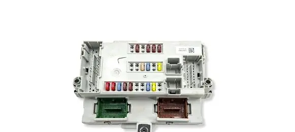 Jeep Cherokee Fuse module 68273258AE 503441670305 TKLYN344534324