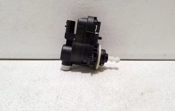 Nissan Qashqai J12 Headlight level adjustment motor 260566235R