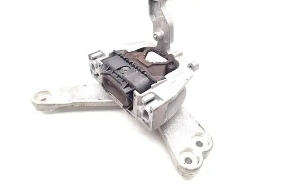 Engine mounting bracket