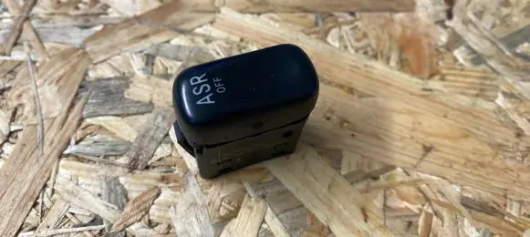 Traction control (ASR) switch