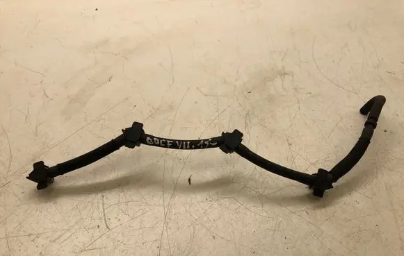 Volkswagen Golf VII Fuel injector supply line/pipe 