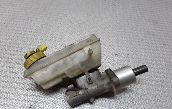 Master brake cylinder