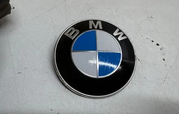 BMW 5 F10 F11 Manufacturer badge logo/emblem 10333410