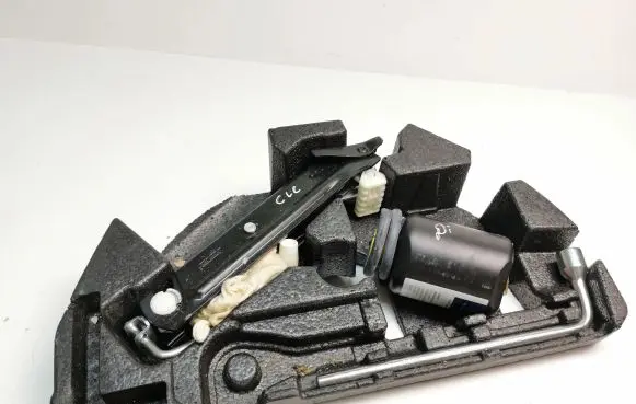 Mercedes-Benz CLC CL203 Tool set 