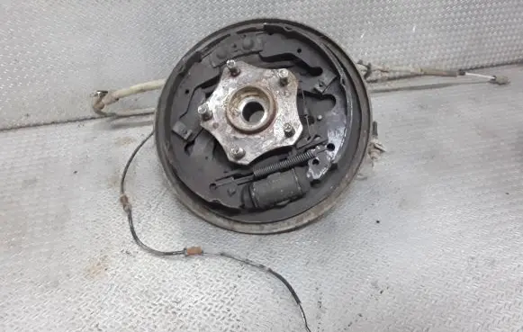 Suzuki Grand Vitara II Rear wheel hub spindle/knuckle 