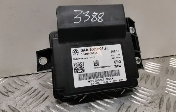 Volkswagen PASSAT B7 Hand brake control module 3AA907801H