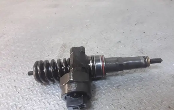 Volkswagen Sharan Fuel injector 038130073AC 0414720029