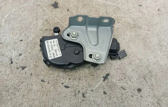 Mercedes-Benz GL X166 Vent window/glass motor A1666700104 00019025