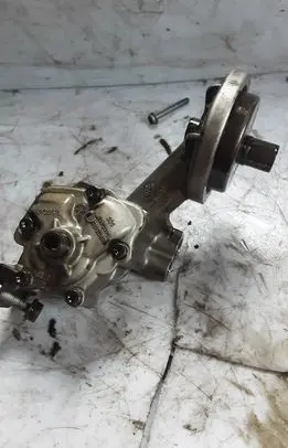 Audi A6 S6 C7 4G Oil pump 059115105